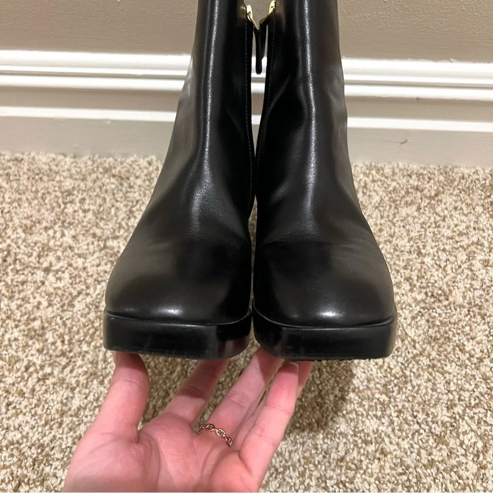 Tory Burch Ruby Block Heel Leather Booties Chain Link Size 8.5